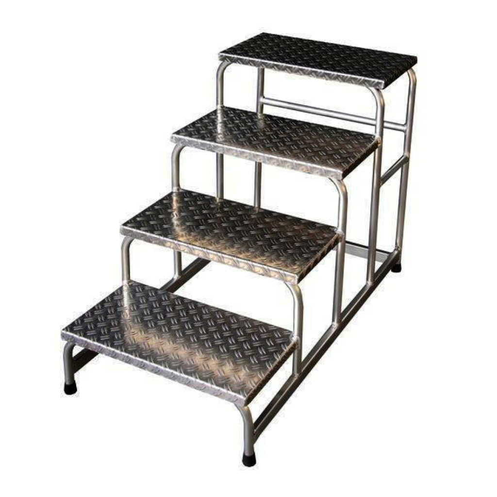 Foto van een montagetrap 4 treden met traanplaat