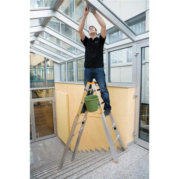 Layher 2x7 Telescopische dubbele scharnierladder met 4 uitschuifbare poten - 2.10m